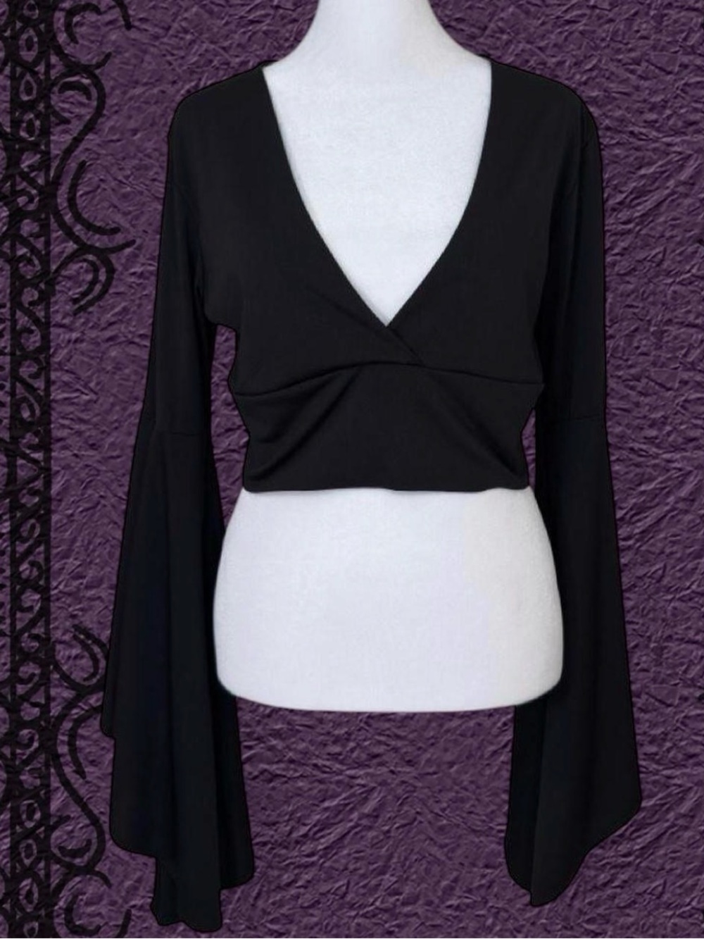 LONG BELL SLEEVE CROP TOp